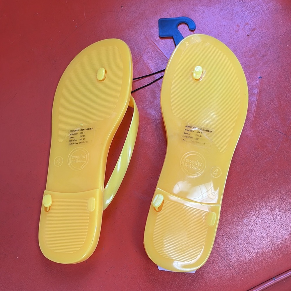 Yellow flip-flops - Picture 3 of 5